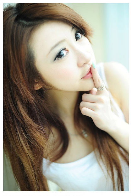 吊带背心短裙御姐私房美腿写真图片