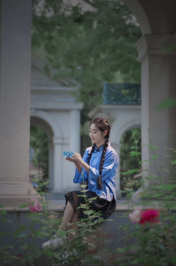 清纯民国装扮美少女校园清新养眼写真图片