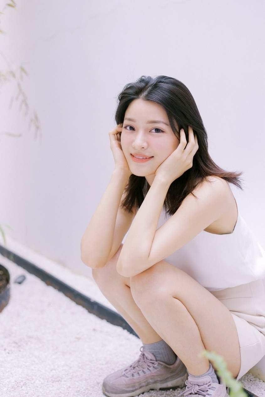 神似舒淇清纯白嫩短发熟女时尚魅力生活写真图片