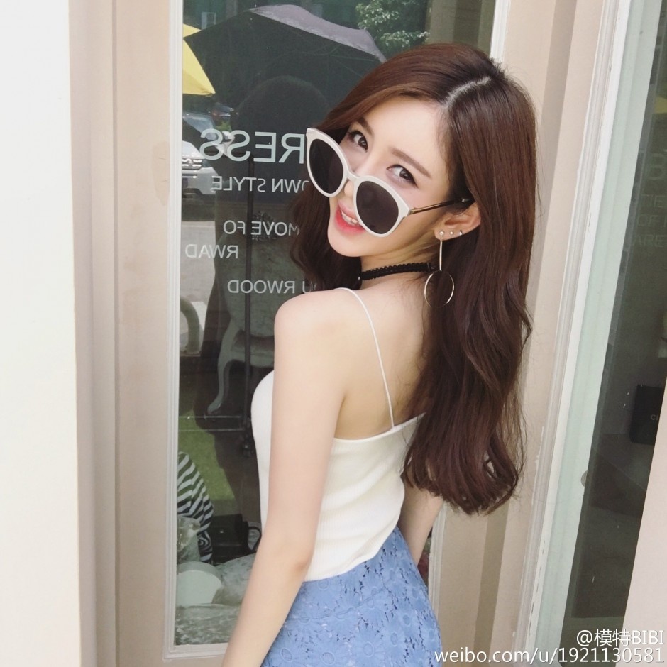 90后嫩模黃慧BIBI性感吊带美拍图片