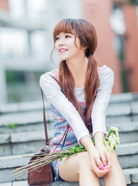 天真烂漫清纯萝莉Loli户外甜笑迷人写真