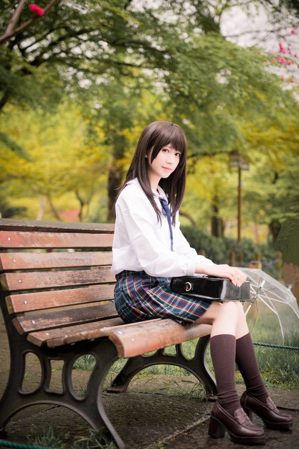 日系清新校园美女樱桃花下美艳动人写真图片