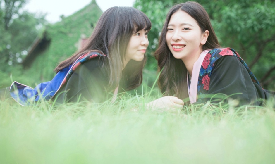 校园清新姐妹花青春活力气息阳光写真图片