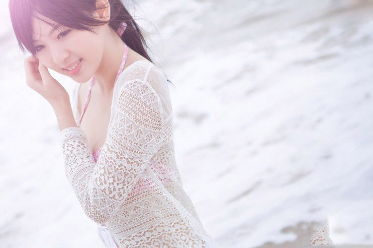 气质清纯甜美少女海滩比基尼迷人写真照