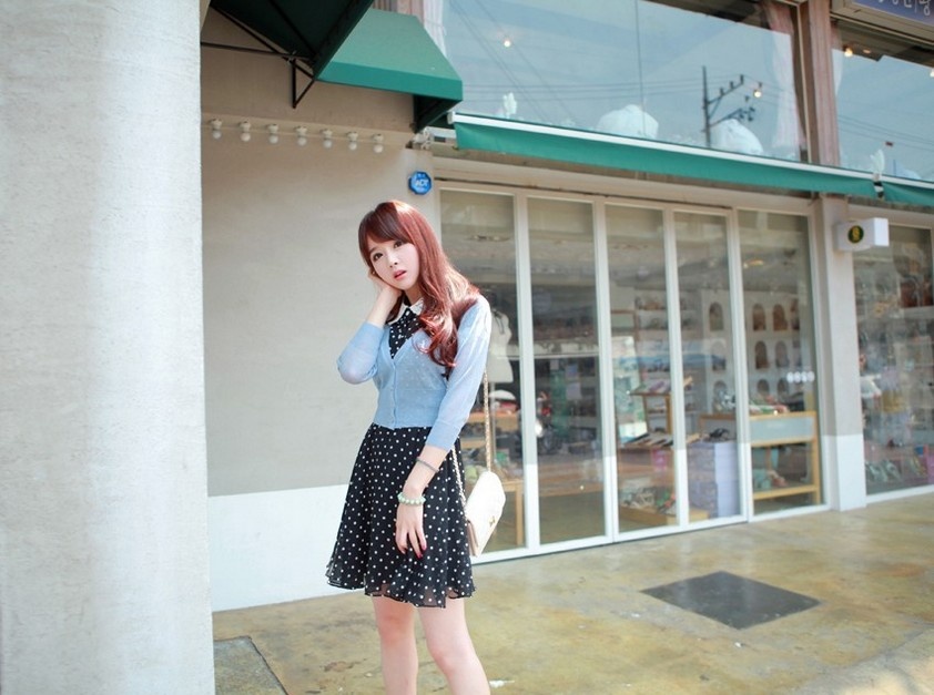 韩国气质美女模特金信英白皙高跟美腿性感写真图片