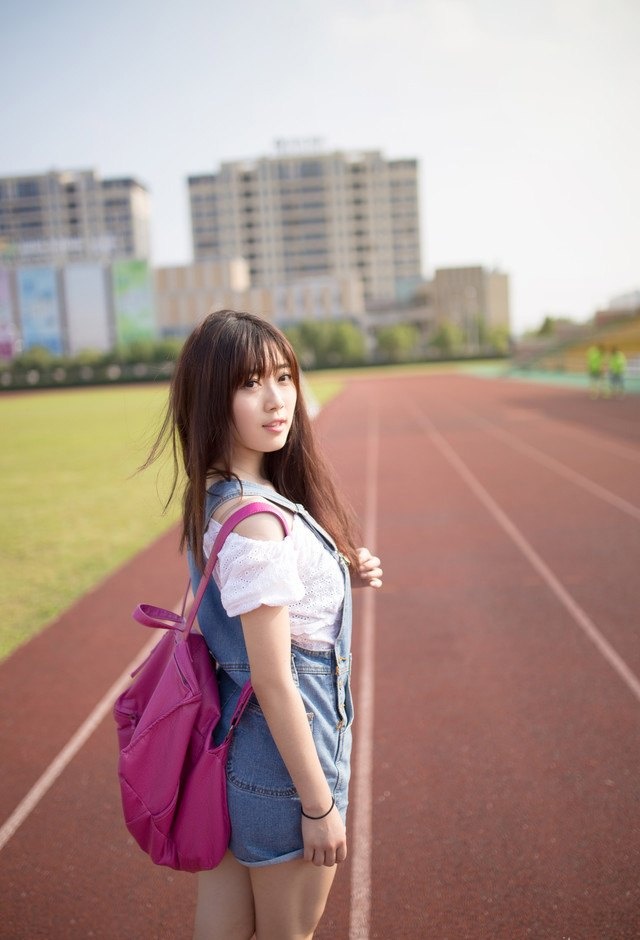 校园清纯学生妹呆萌养眼写真图片