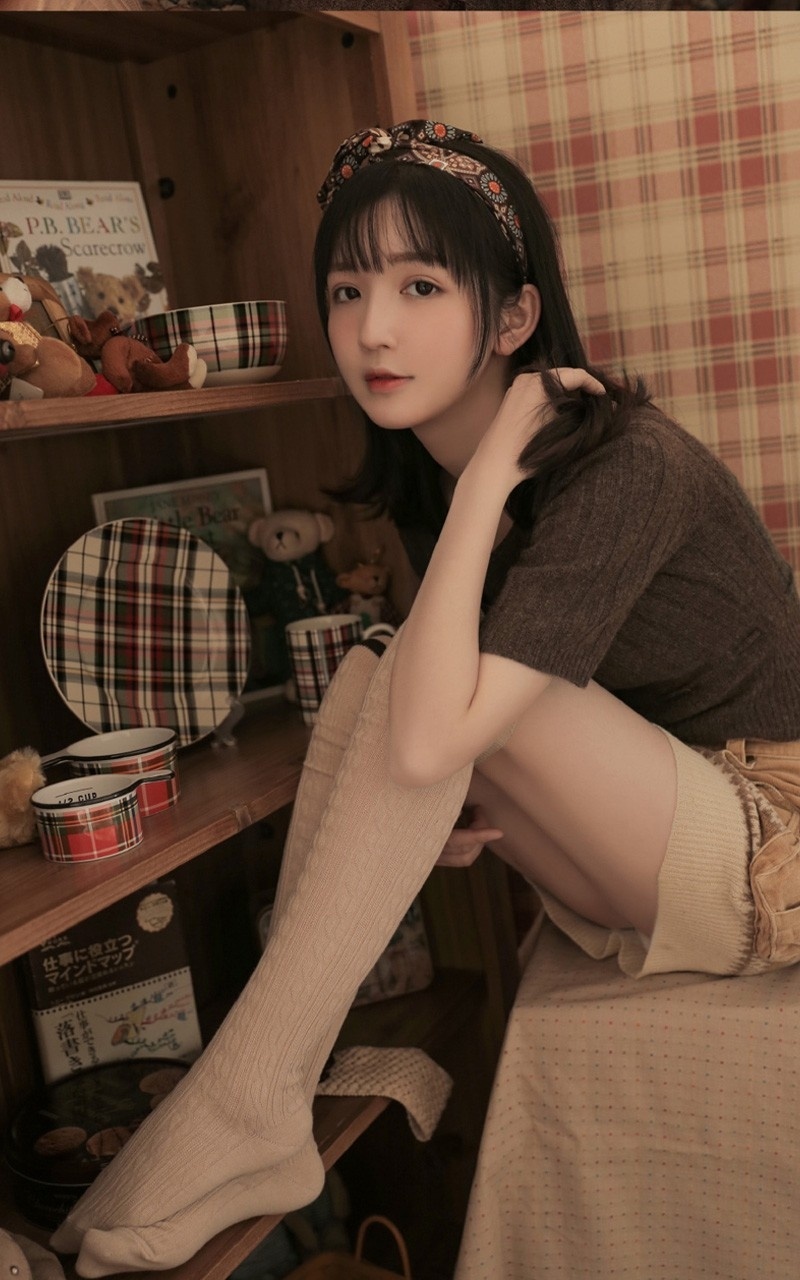 大眼萌妹萝莉少女性感丝袜美腿私房人体艺术写真