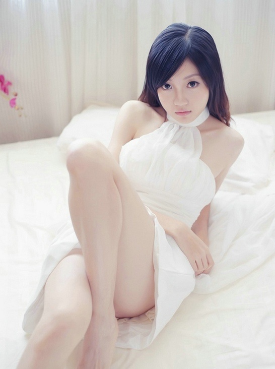 性感美女白色长裙香嫩玉背唯美养眼私房写真