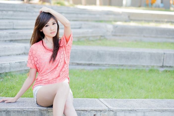 性感长腿美女张雅筑青春迷人阳光户外写真图片