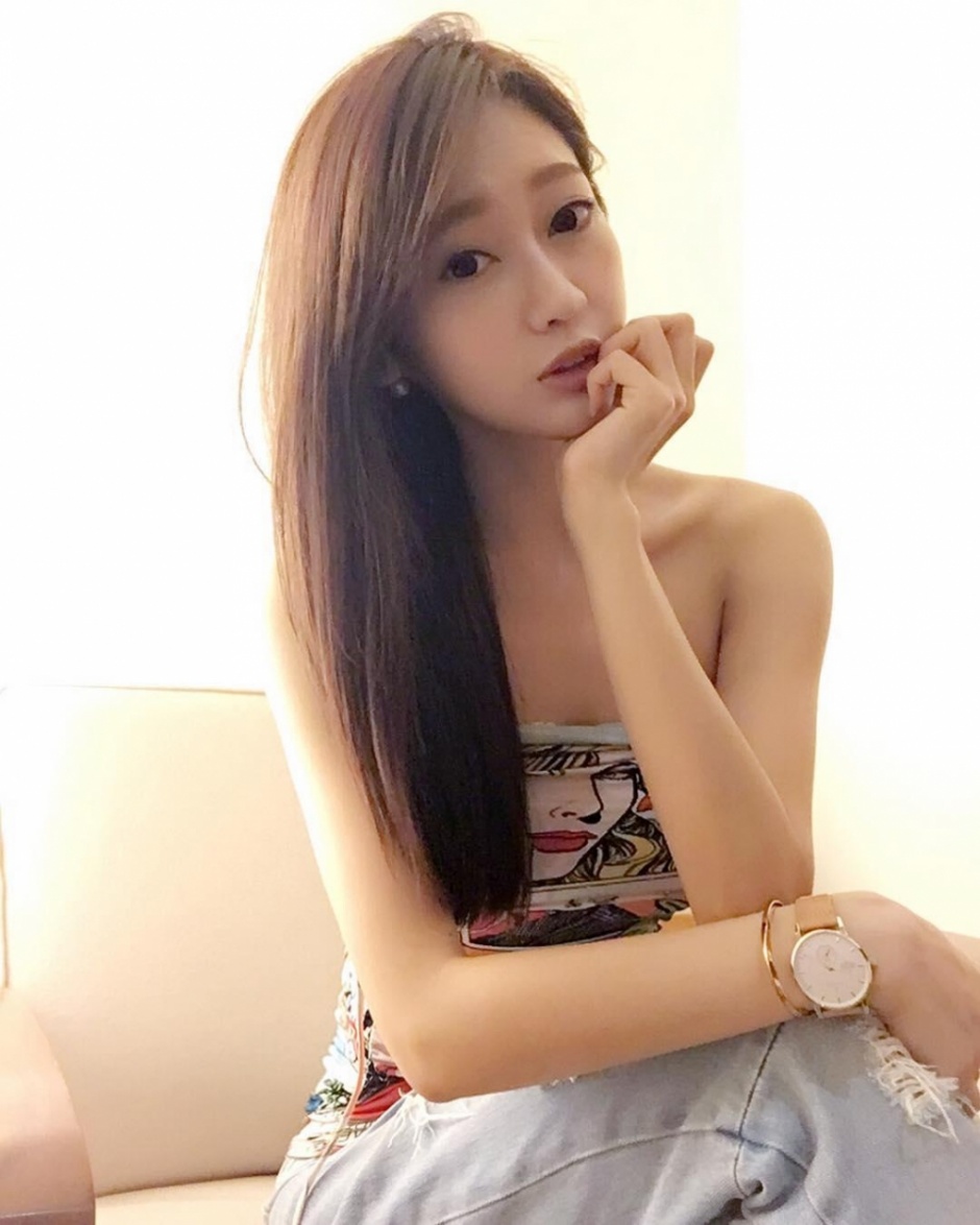 健身美女教练柔枝嫩条小蛮腰马甲线性感写真图片