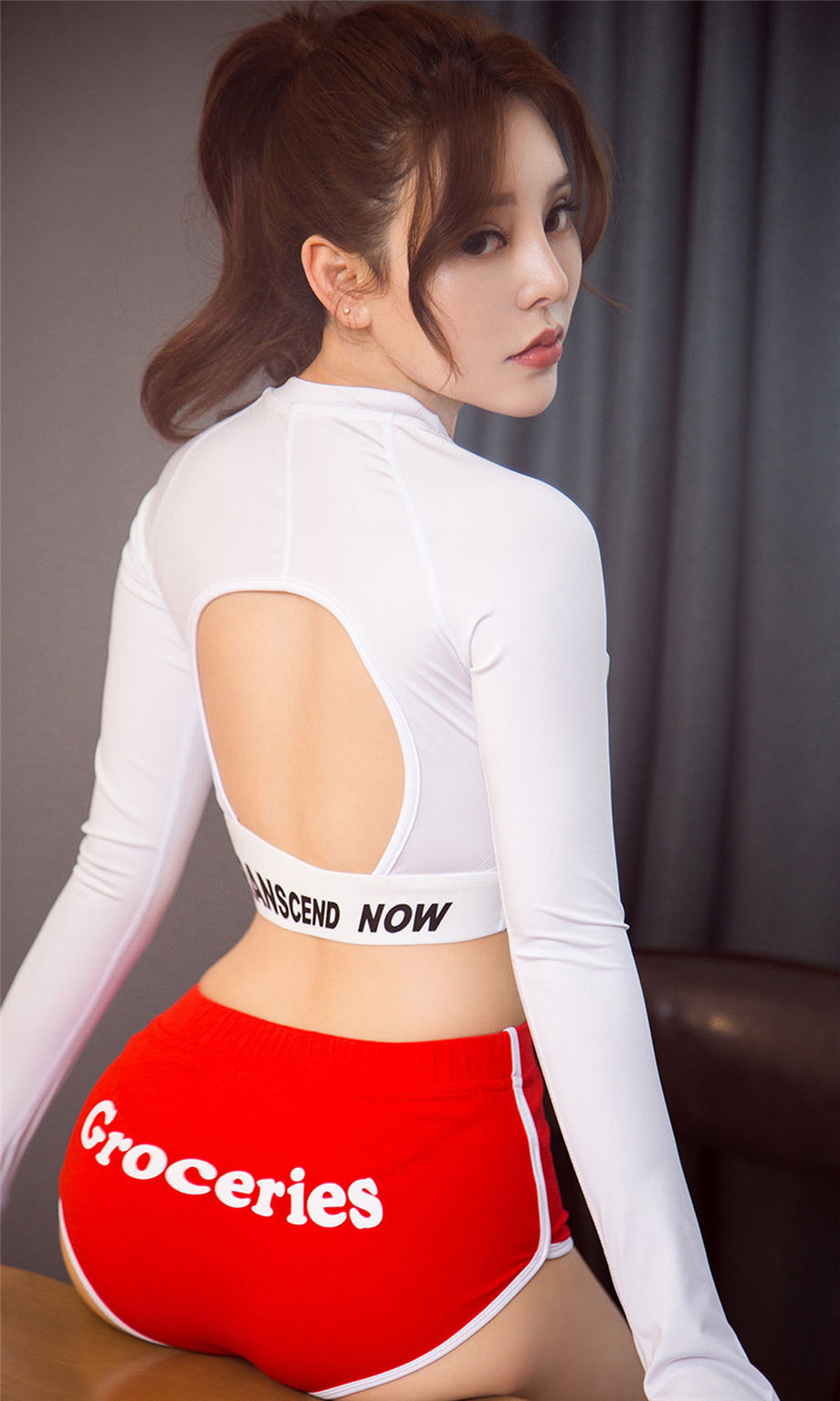 ugirls尤果网 艺术影像写真 爆乳美女梦晗雪白翘臀香艳人体艺术写真福利图片