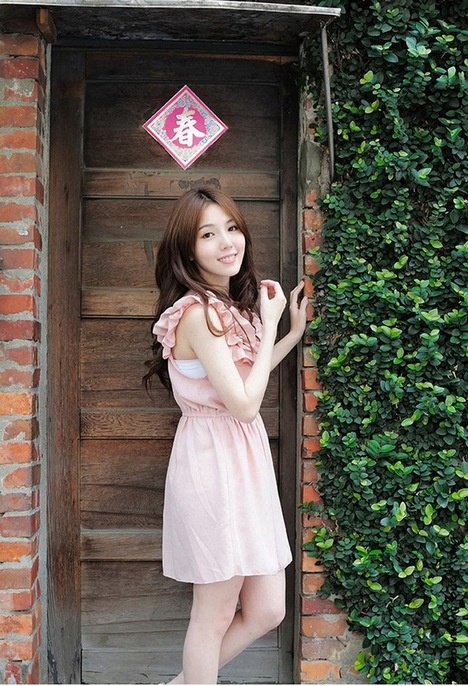 肤白貌美清纯粉嫩卷发少女可爱迷人写真