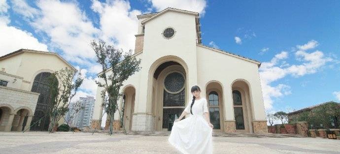 清纯麻花辫稚嫩少女阳光靓丽元气十足