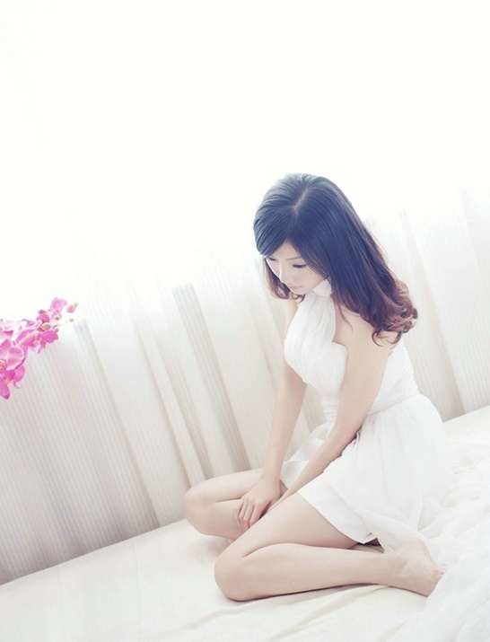 性感美女白色长裙香嫩玉背唯美养眼私房写真