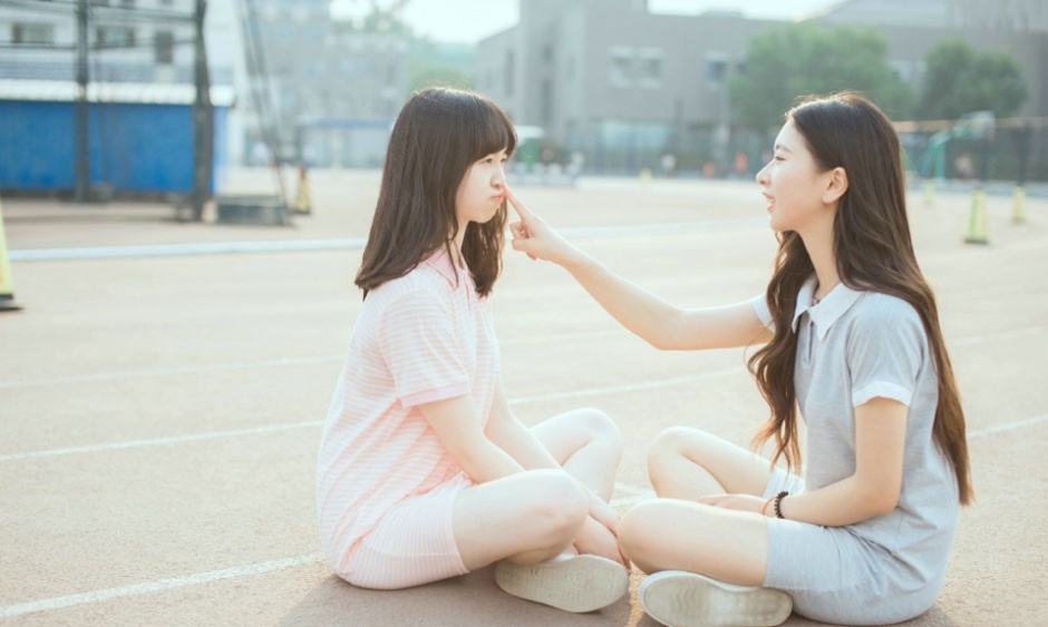 校园清新姐妹花青春活力气息阳光写真图片