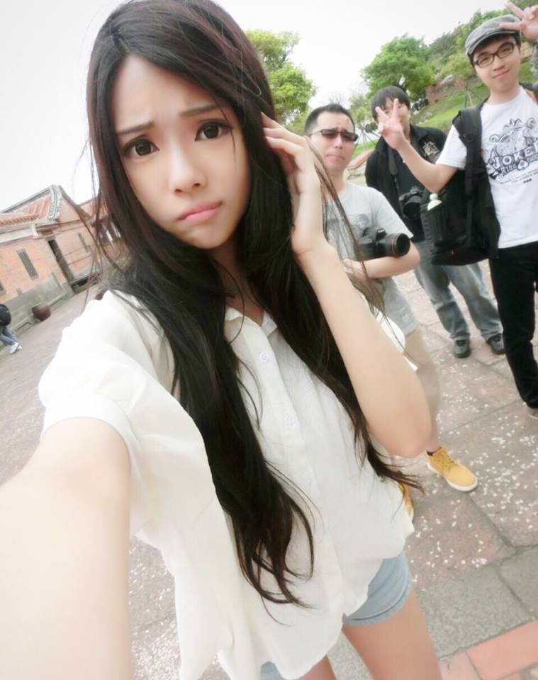 台湾大眼美女模特承容姣好面容街拍图片