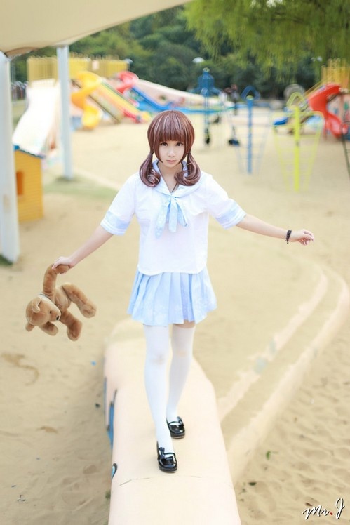 00后小萝莉Loli白袜迷你裙游乐园清纯写真图片