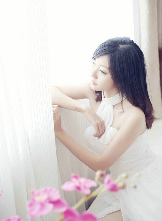 性感美女白色长裙香嫩玉背唯美养眼私房写真