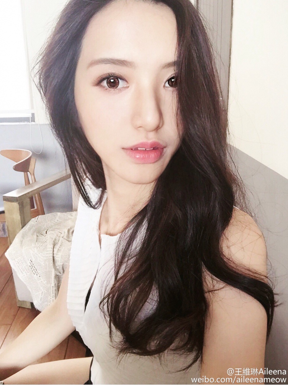 武大高颜值美女校花王维琳甜美养眼街拍美图