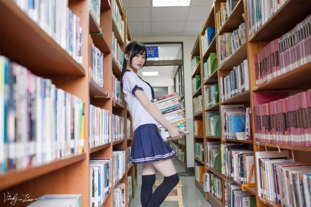 台湾00后清纯学生妹崔甜天校园迷人照