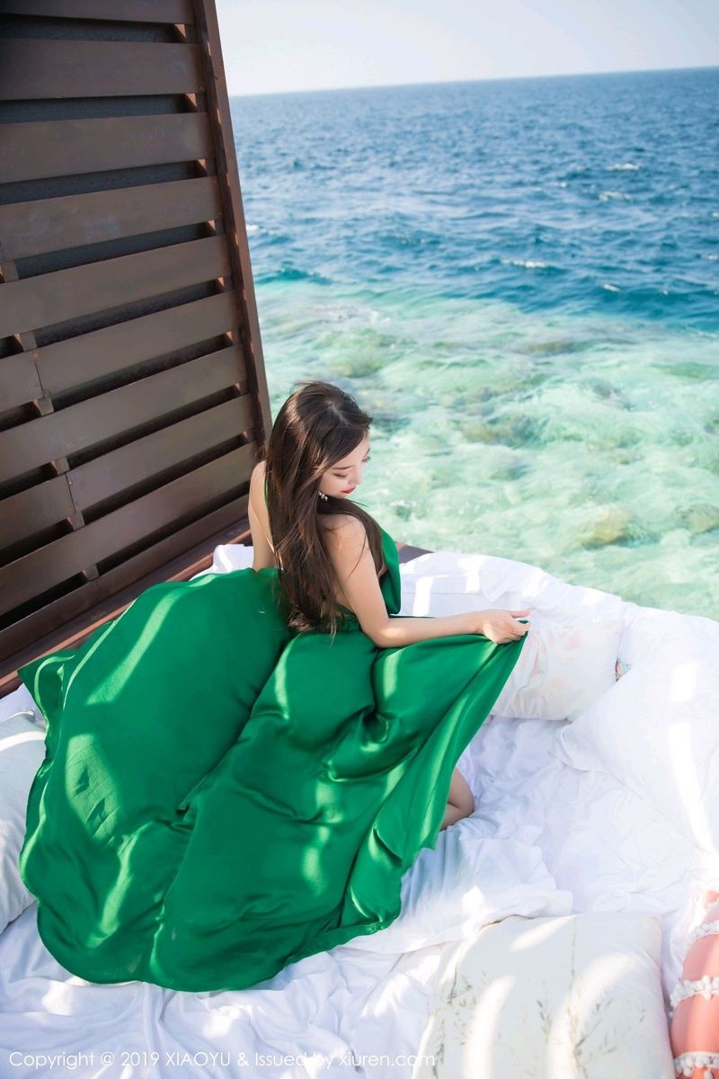 性感美女模特杨晨晨泳池比基尼诱惑大尺度写真集