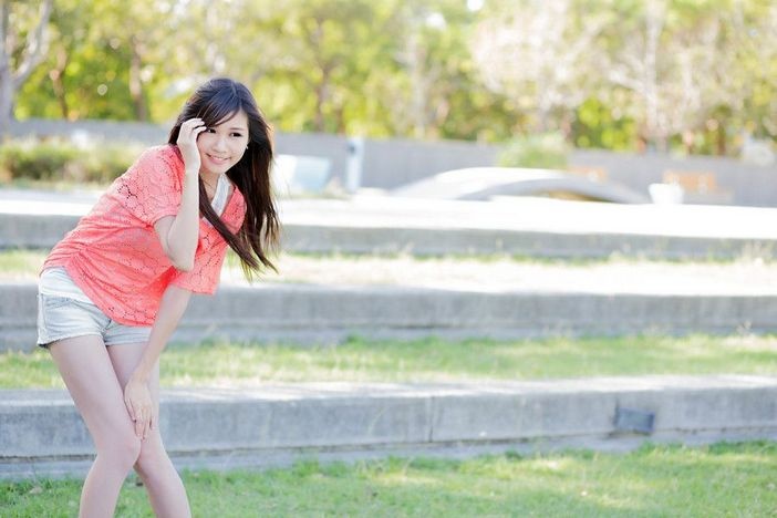 性感长腿美女张雅筑青春迷人阳光户外写真图片