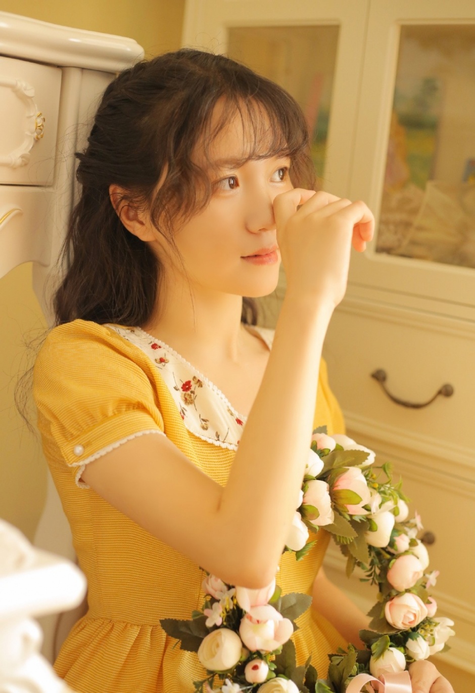 清新国模少女惬意午后治愈系个人艺术写真图片