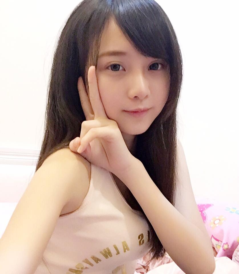 台湾甜美学生妹刘坊萱清纯自拍写真图片