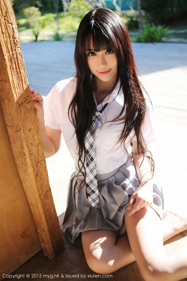 90后清纯美女校花校园清新可人写真图片