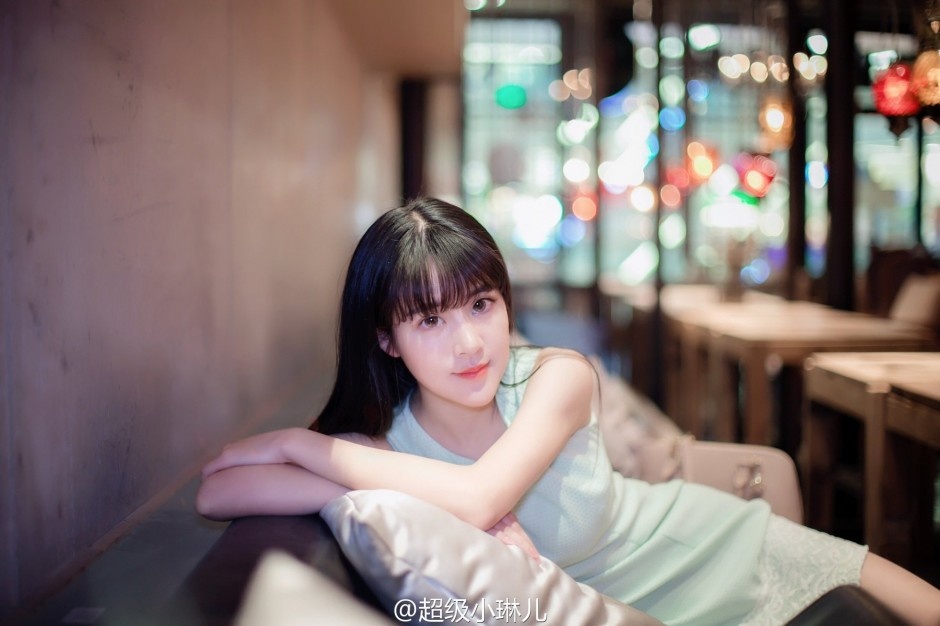 秀丽脱俗美人小琳儿仙气十足养眼写真图片