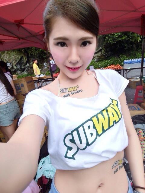 台湾美女模特Chenoa霖霖姣好身材生活性感自拍照