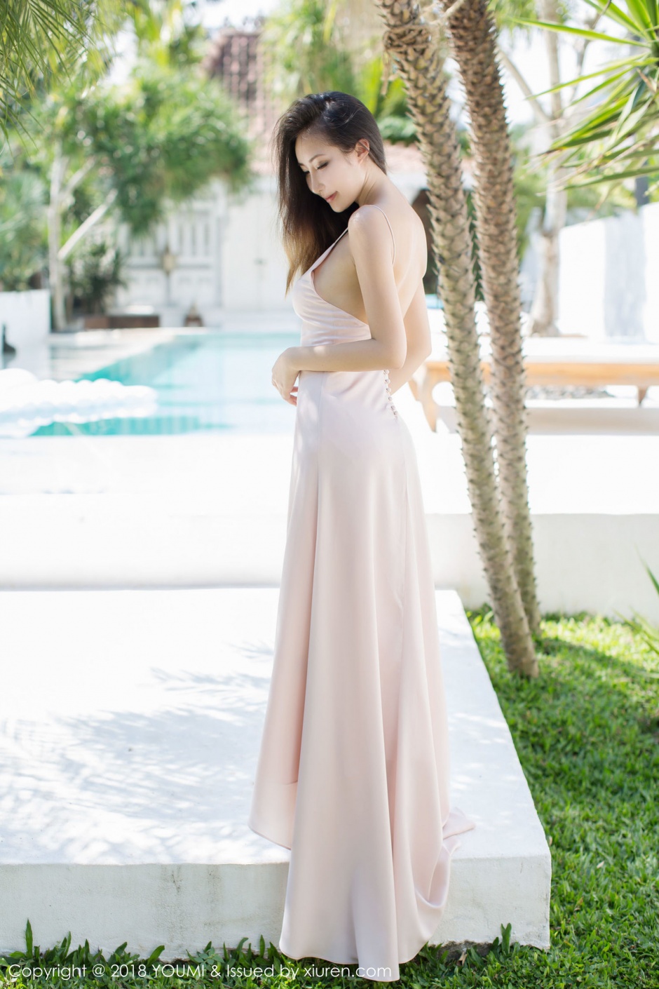 绝色女神尤美性感高挑身材巴厘岛泳装美胸写真