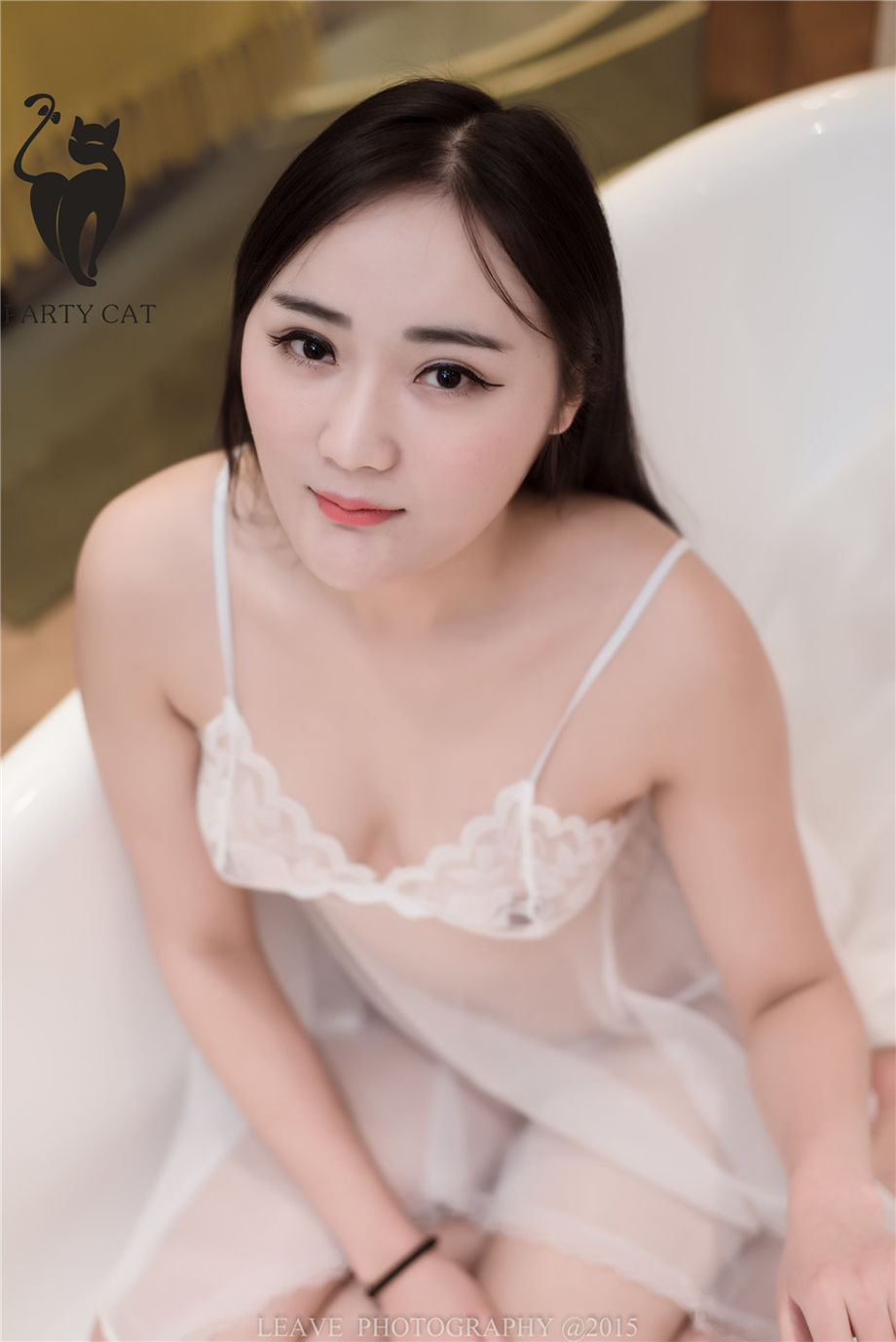 气质吊带睡衣美女酒店浴室香艳西西人体艺术勾引写真高清图片