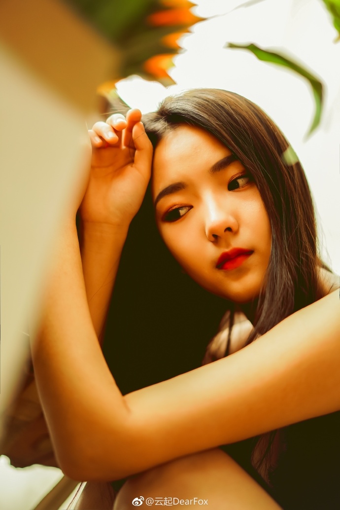 优雅冷艳美女吊带深v礼裙妖娆妩媚图片