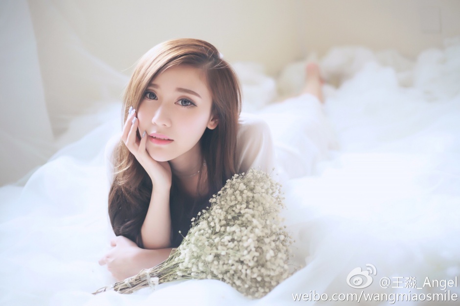 清纯白净美女王淼气质爆棚迷人写真图片