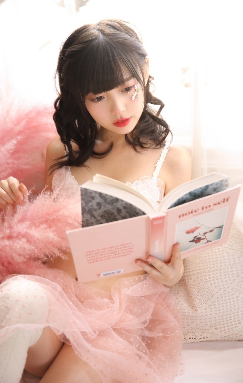 极品甜美萝莉梦幻粉嫩内衣酥胸性感美女图片