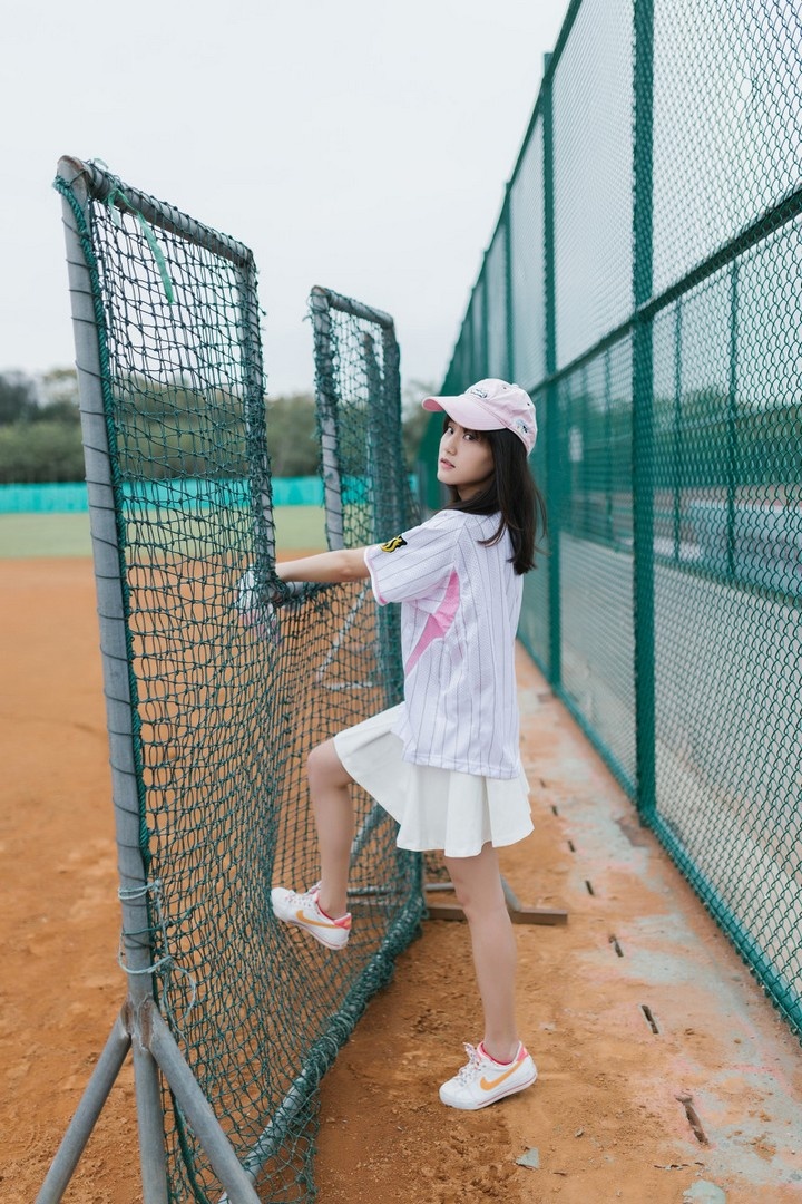 清纯棒球美女青春靓丽操场活力写真图片
