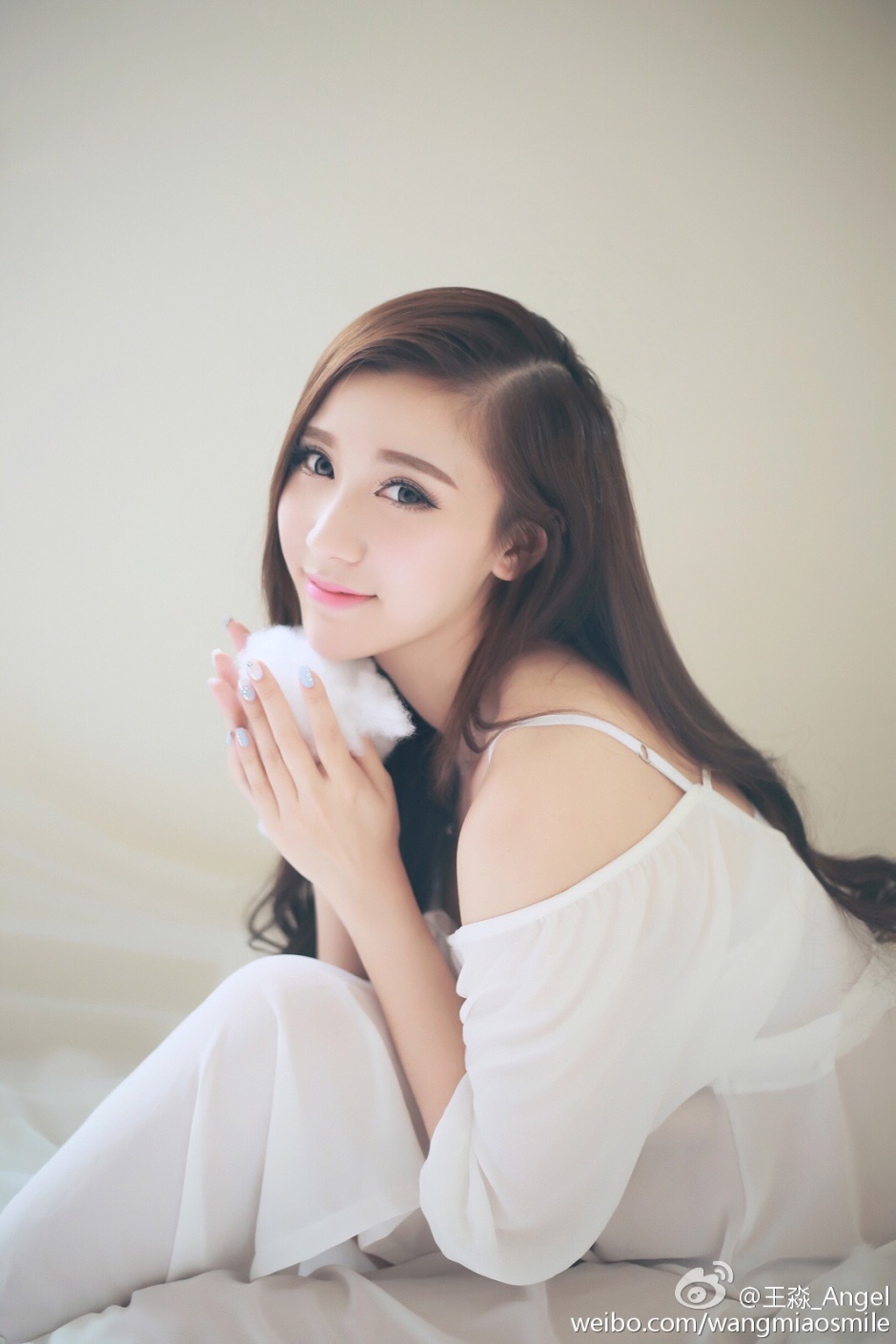 清纯白净美女王淼气质爆棚迷人写真图片