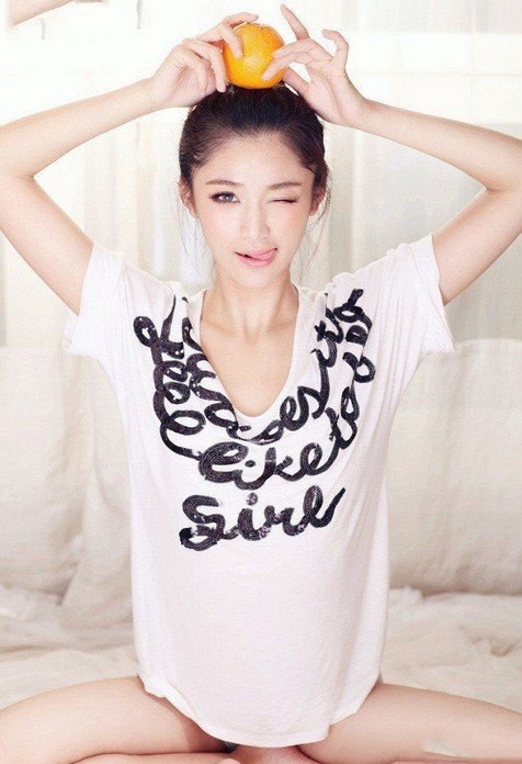 90后素颜清纯美女私房美腿可爱卖萌写真图片