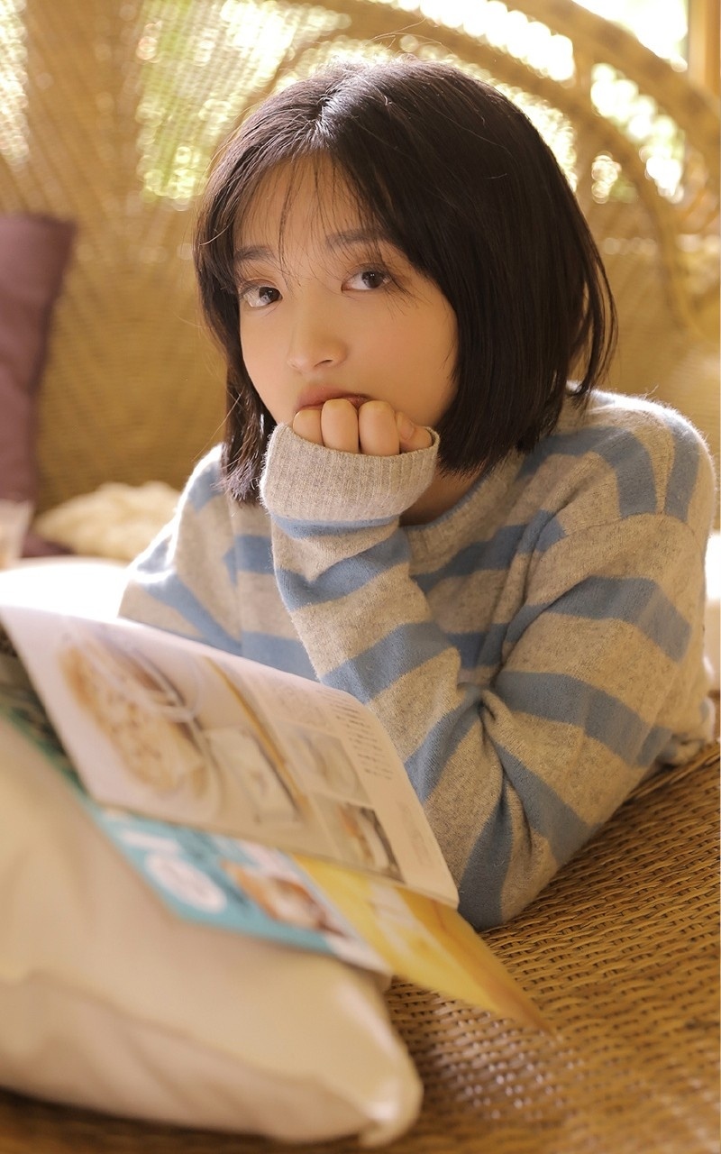 治愈清纯少女私房热裤美腿活泼可爱写真图片