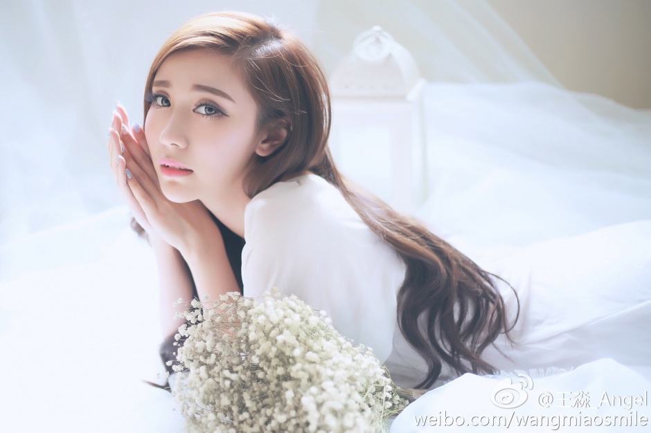 清纯白净美女王淼气质爆棚迷人写真图片