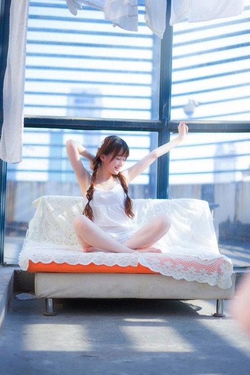 双麻花辫粉嫩美少女清纯可爱私房写真