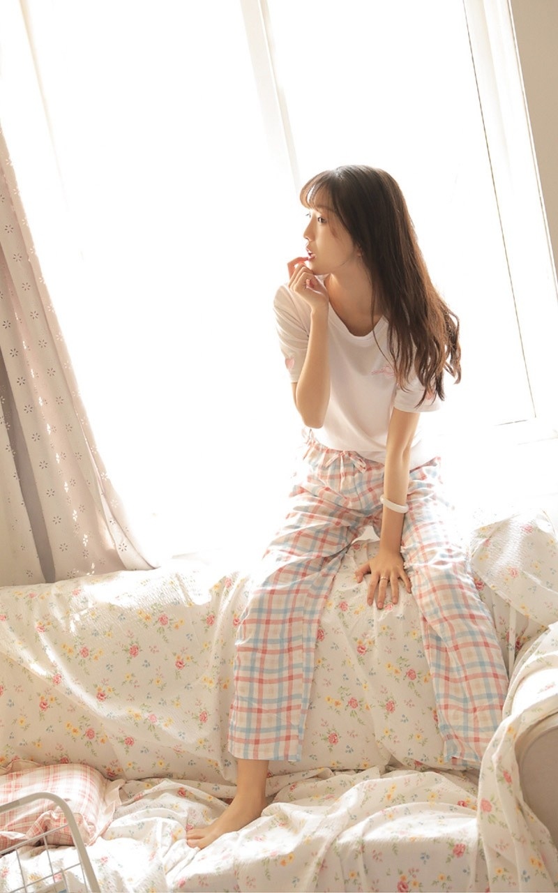 居家萌妹怡然自乐小清新氧气少女美丽可爱图片