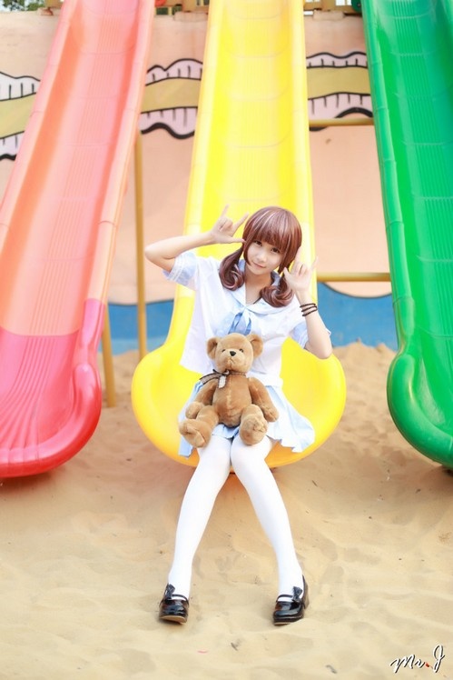 00后小萝莉Loli白袜迷你裙游乐园清纯写真图片