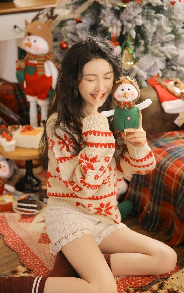 蕾丝热裤少女性感白嫩美腿居家圣诞装写真