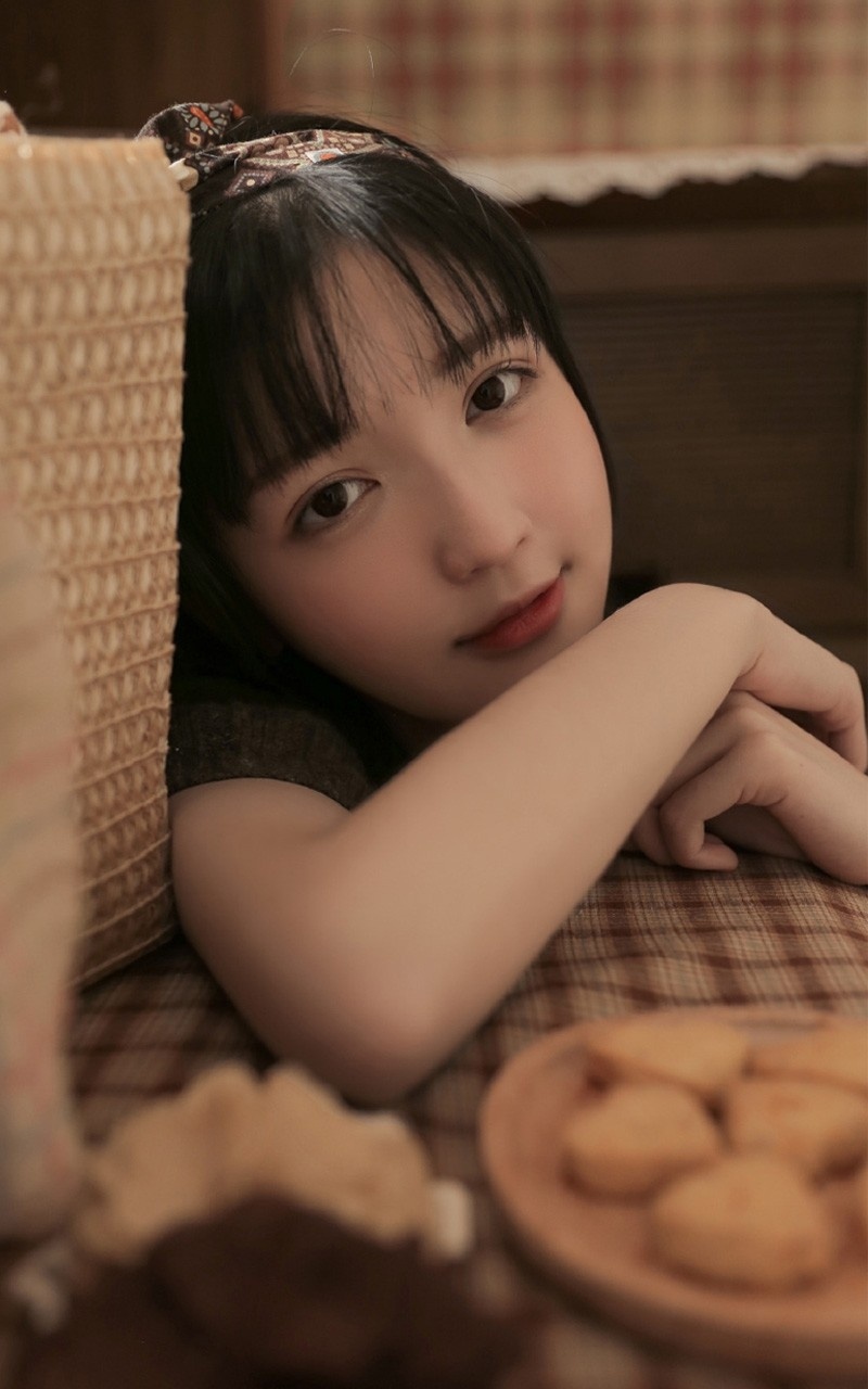 大眼萌妹萝莉少女性感丝袜美腿私房人体艺术写真