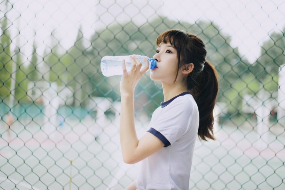 90后清纯妹子校园运动唯美写真