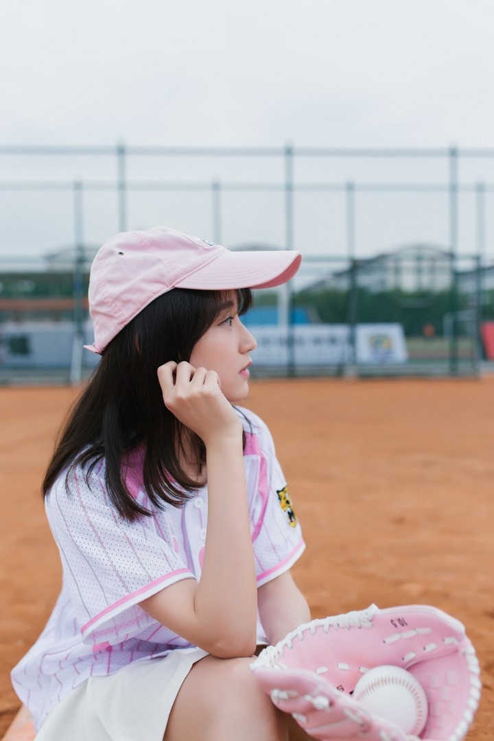 清纯棒球美女青春靓丽操场活力写真图片
