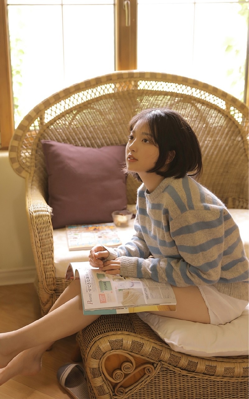 治愈清纯少女私房热裤美腿活泼可爱写真图片