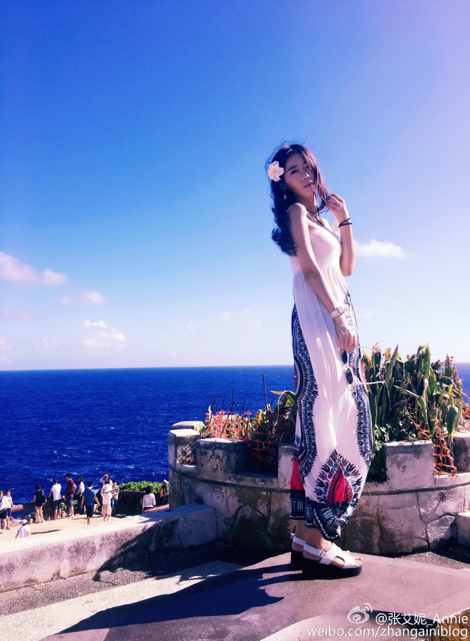 性感足球宝贝张艾妮Annie极品身材长裙旅拍写真